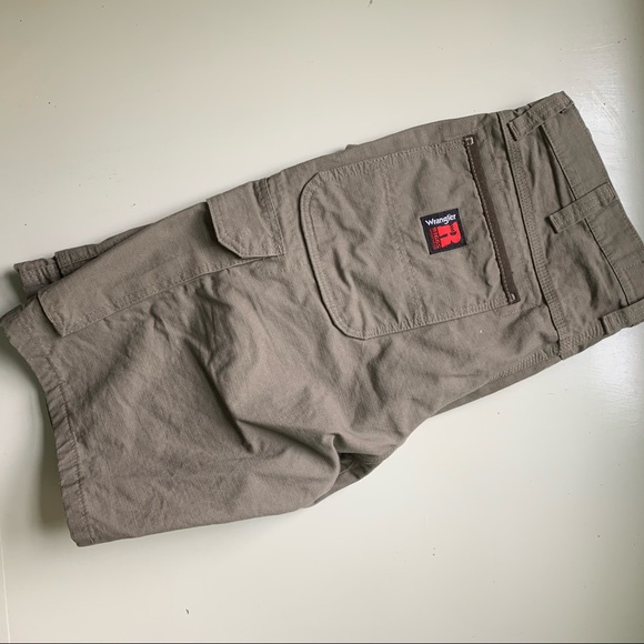 Men’s Wrangler Shorts - Picture 2 of 3